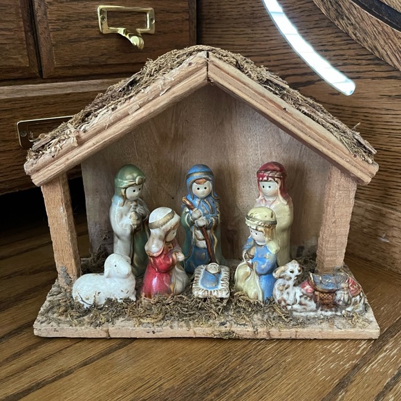 Vintage Christmas Nativity Scene Painted Porcelain with Rustic Stable - Picture 1 of 6